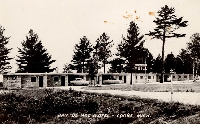 Motel Bay De Noc - Old Postcard
